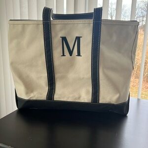 LL Bean canvas Bean and Tote bag with zipper top. Never has been used.